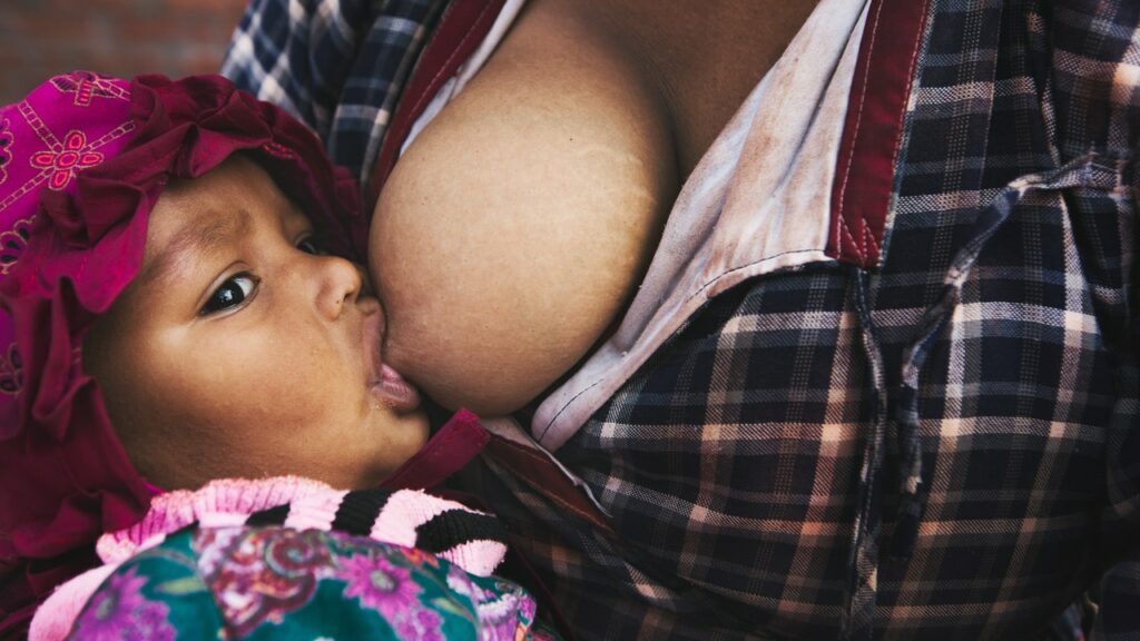Breast-feeding-latching-tips