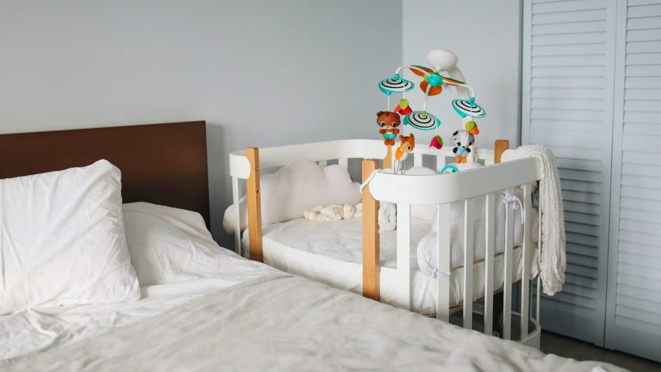 Bestes Kinderbett am Bett befestigt - Co-Schlafkrippe neben den Eltern' Bett