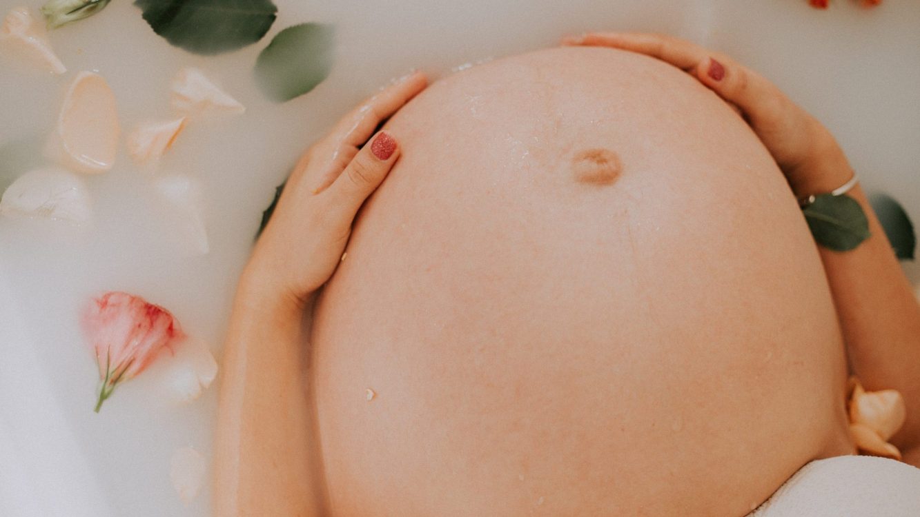 Best Non-Toxic Oils and Lotions for Stretch Marks during Pregnancy